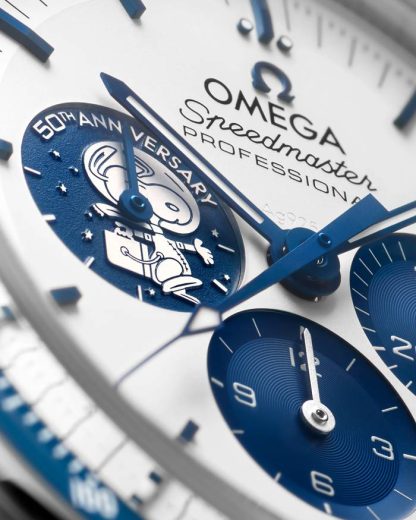 Omega Accès exclusif «Silver Snoopy Award» Speedmaster Série Anniversaire 42 mm, acier sur bracelet en nylon 310.32.42.50.02.001 – Image 2