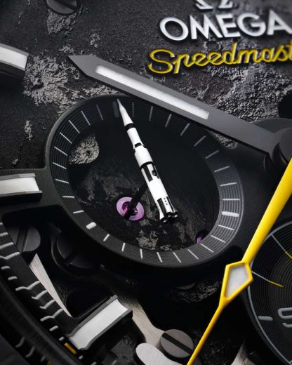 Omega Apollo 8 Speedmaster Dark Side of the Moon 44,25 mm, céramique noire sur bracelet caoutchouc 310.92.44.50.01.001 – Image 5