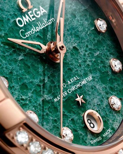 Omega Constellation 29 mm, or Sedna™ sur bracelet en cuir 131.58.29.20.99.004 – Image 3
