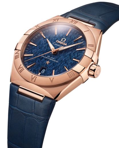 Omega Constellation 39 mm, or Sedna™ sur bracelet en cuir 131.53.39.20.03.001 – Image 3