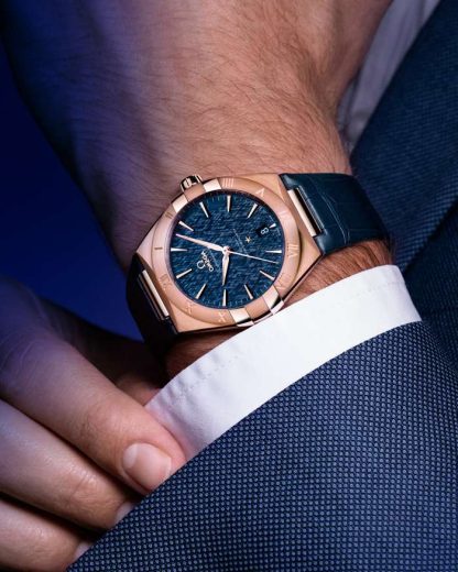 Omega Constellation 39 mm, or Sedna™ sur bracelet en cuir 131.53.39.20.03.001 – Image 5
