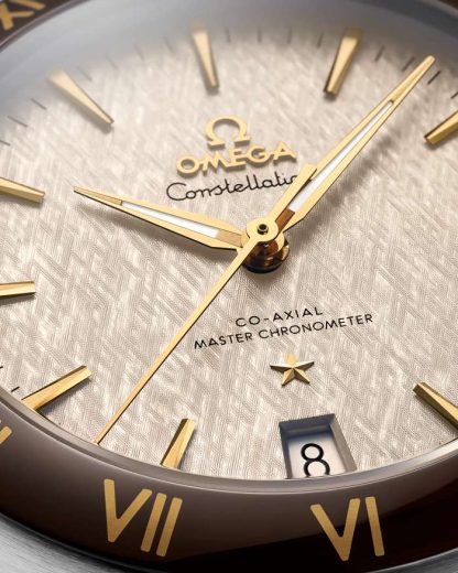 Omega Constellation 41 mm, acier - or jaune sur bracelet en cuir 131.23.41.21.06.002 – Image 3