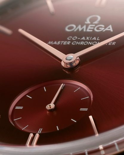 Omega De Ville Trésor 40 mm, or Sedna™ sur bracelet en cuir 435.53.40.21.11.002 – Image 4