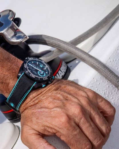 Omega ETNZ « Deep Black » Seamaster Planet Ocean 600M 45,5 mm, céramique noire sur bracelet caoutchouc 215.92.46.51.01.003 – Image 3