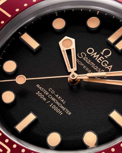 Omega Nouveauté Seamaster Diver 300M 42 mm, Bronze gold sur bracelet caoutchouc 210.92.42.20.01.003 – Image 4