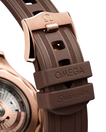Omega Nouveauté Seamaster Diver 300M 42 mm, or Sedna™ sur bracelet caoutchouc 210.52.42.20.04.001 – Image 4
