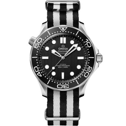 Omega Seamaster Diver 300M 42 mm, acier sur bracelet NATO 210.32.42.20.01.005