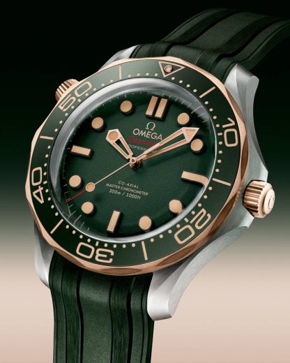 Omega Seamaster Diver 300M 42 mm, titane - Bronze gold sur bracelet caoutchouc 210.92.42.20.10.001 – Image 4
