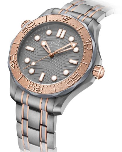 Omega Seamaster Diver 300M 42 mm, titane - tantale - or Sedna™ sur titane - tantale - or Sedna™ 210.60.42.20.99.001 – Image 3