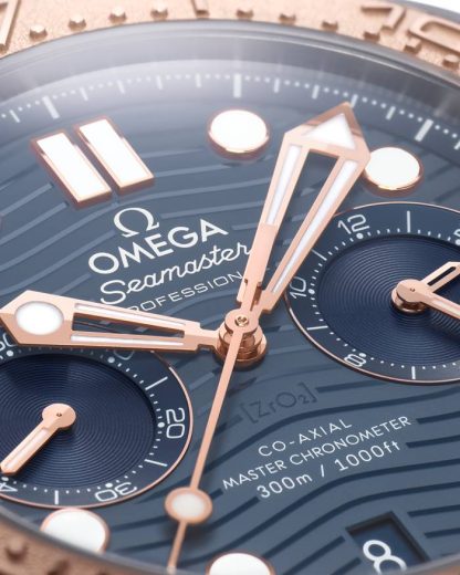 Omega Seamaster Diver 300M 44 mm, titane - tantale - or Sedna™ sur titane - tantale - or Sedna™ 210.60.44.51.03.001 – Image 3
