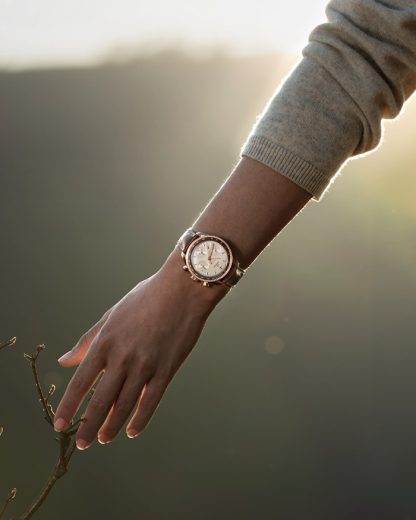 Omega Speedmaster 38 38 mm, or Sedna™ sur bracelet en cuir 324.68.38.50.02.003 – Image 5