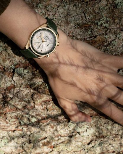 Omega Speedmaster 38 38 mm, or jaune sur bracelet en cuir 324.68.38.50.02.004 – Image 4